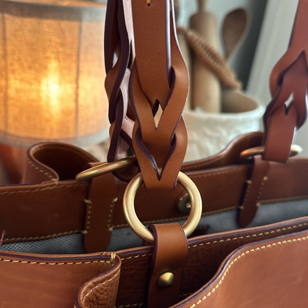 Dooney & Bourke Florentine Leather Large Zip Barlow Satchel - Picture 2 of 6
